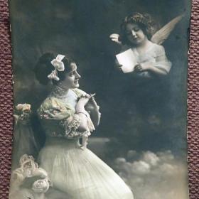 Антикварная открытка "Девушка и ангел"