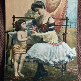 Антикварная открытка "Танцовщица и амур"