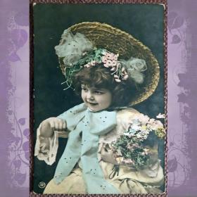 Антикварная открытка "Девочка в шляпке"