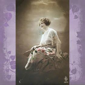 Антикварная открытка "Девушка с домрой"