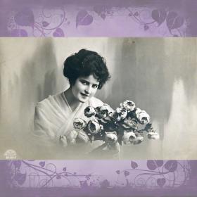 Антикварная открытка "Дама с розами"