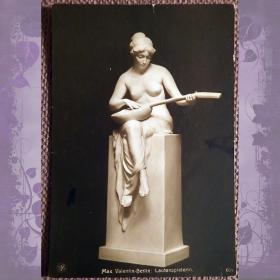 Антикварная открытка "Лютнистка. Девушка с лютней". Скульптура