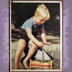 Открытка "Мальчик с корабликом". 1950-е годы