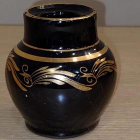 маленькая черная вазочка с золотом винтаж коллекционное