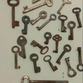 Ключи старинные.