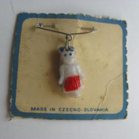  Брошь малютка куколка довоенная винтаж пластик старинная Чехословакия времен СССР этикетка редкость новая с этикеткой 