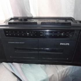 Кассетный магнитофон с радио. PHILIPS/ 1987 г.