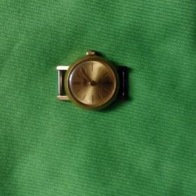 часы женские позолоченные Заря,60 е годы