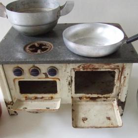 Печь  Игрушка СССР и алюминиевая посуда