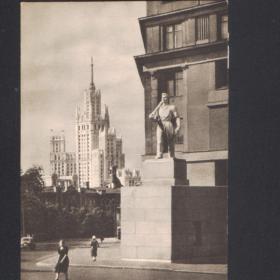 Открытка "Москва.Яузский бульвар" 1953г