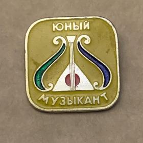 Значок Ссср Юный музыкант ( балалайка)  Советский значок