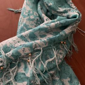 Большой шарф снуд с бусинами. Италия. .Очень приятная ткань