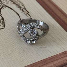 Кольцо /перстень в серебряном тоне, винтаж, клеймо. Красивое
