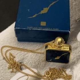 Envol Ted Lapidus PARIS Франция Ожерелье диффузор для духов ,новое в коробке. Кулон цепь