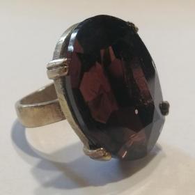 Перстень, кольцо. Чехия 60е гг. Латунь, аметистовое стекло. Безразмерное. Крупное !!! кристалл 2,9 х 2,1 см