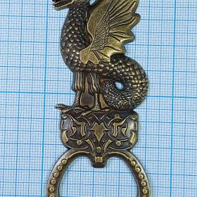 Россия столица Татарстан Казань магнит металл сувенир открывалка открывашка чёрный дракон зилант