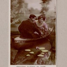 Открытка дореволюционная царская девушка женщина мужчина любовь чувство речка лодка кувшинка