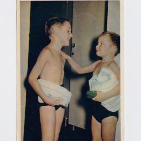 Открытка СССР А ты хорошо плаваешь Бочинин 1958 чистая соцреализм дети детство пловцы спорт бассейн