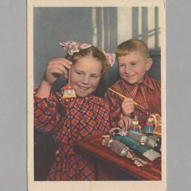 Открытка СССР Перед Новым годом 1956 Грачев чистая соцреализм дети детство мальчик девочка игрушки