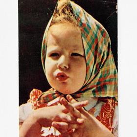 Открытка СССР. Песенка. Игнатович, 1969, чистая, дети, девочка, губки, пальчики, косынка, платье