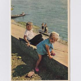 Открытка СССР. На солнышке. Кнорринг, 1962, чистая, дети, детство, берег, мальчик, девочка, лодка