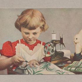 Открытка СССР Мамина помощница 1957 чистая соцреализм дети детство игра трудовое воспитание заяц