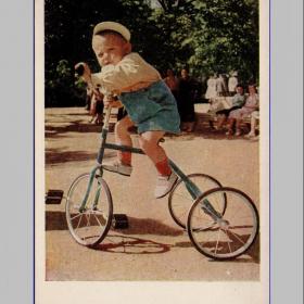 Открытка СССР. Крутой поворот. Фото Мичуриной и Ефимова, 1955 г, чистая (дети, велосипед)