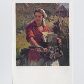 Открытка СССР Сельский почтальон 1960 Шапаев чистая уголок соцреализм девушка газеты велосипед фара