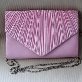розовая атласная сумочка