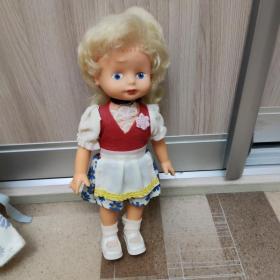Кукла в баварской национальной одежде ГДР