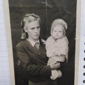 Фото СССР женщина с ребёнком 7,5х10,5см
