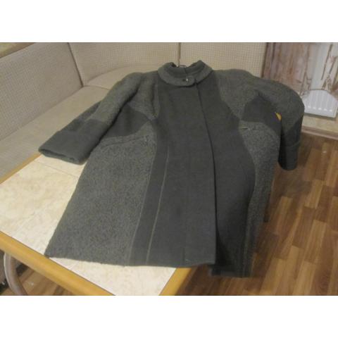 Винтажное зимне-демисезонное пальто, размер 48-50. Ткань - букле.