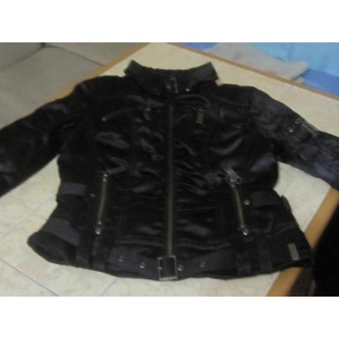 Демисезонная куртка черного цвета, размер 44-46 