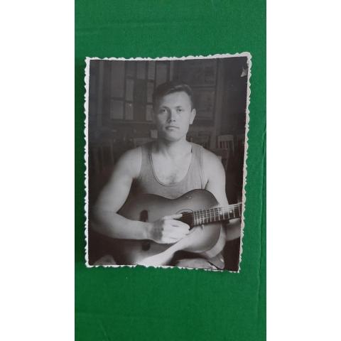 Старое фото с гитарой. Советский быт.1960 год