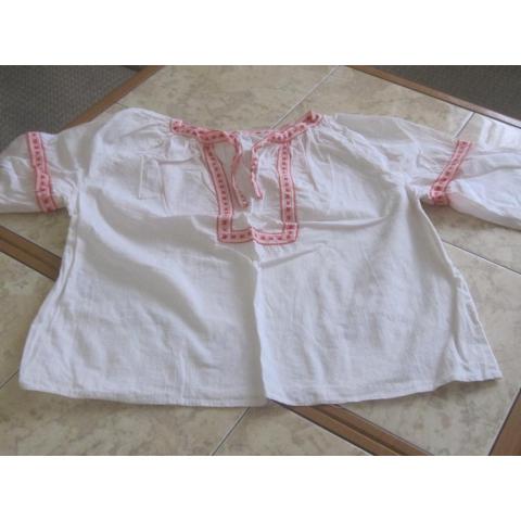 Детская х/б блузка в национальном стиле ручной работы , отделана тесьмой